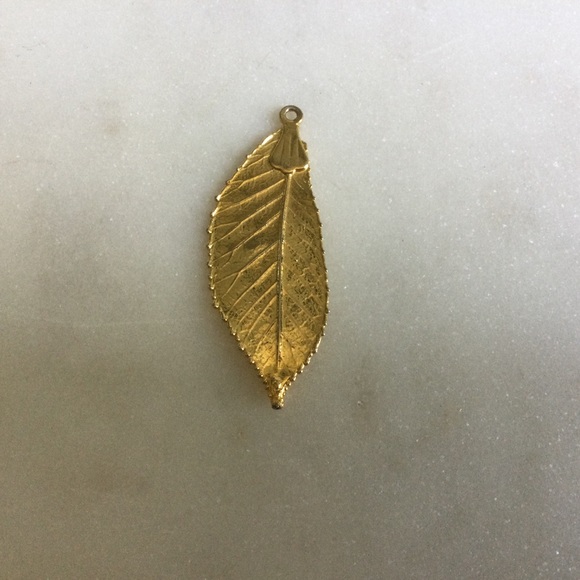 Minimalist Vintage Gold Tone Leaf Necklace Pendant - Picture 2 of 4